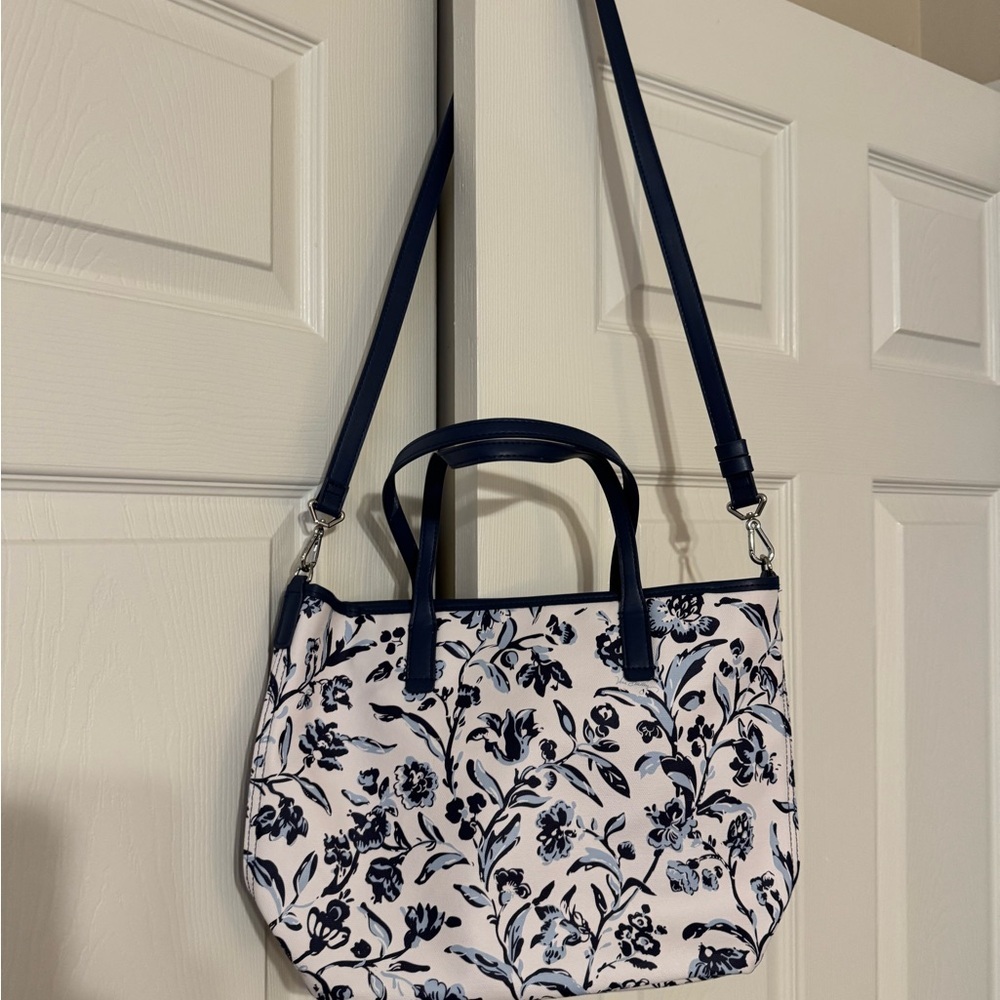Vera Bradley "Perennially Cream" Pattern Blue Floral Purse - Picture 4 of 13